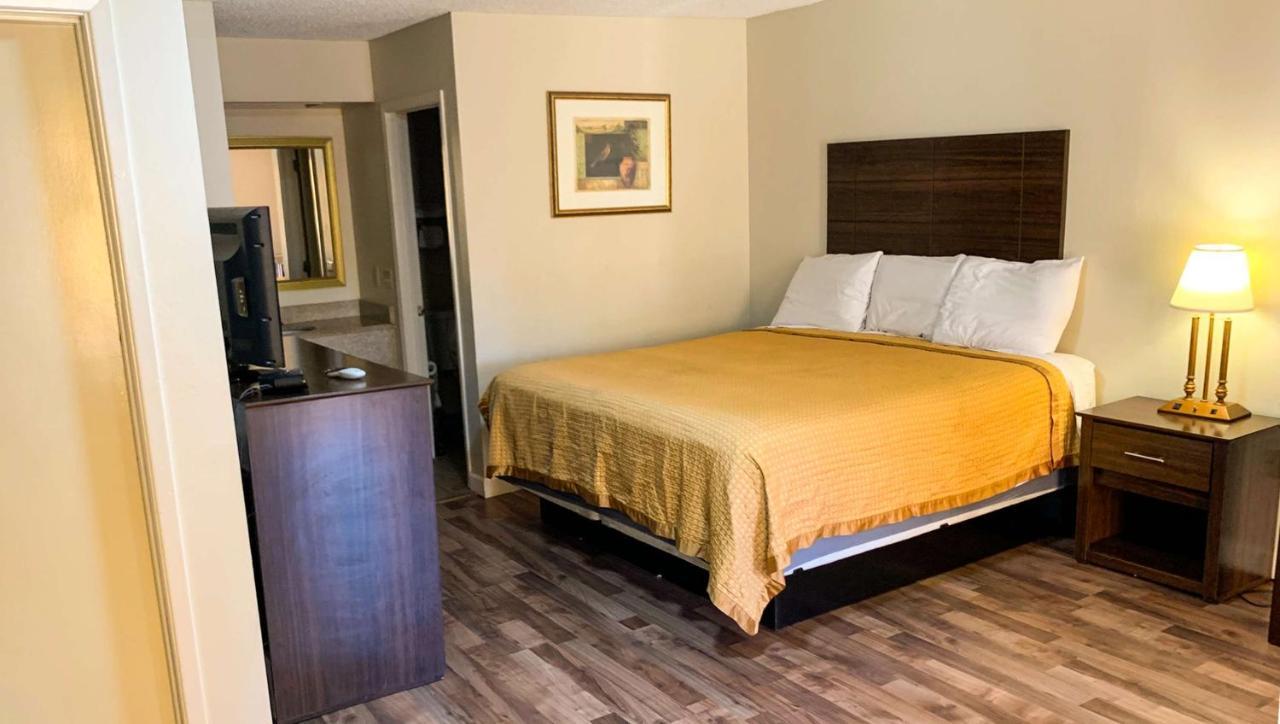 Days Inn & Suites By Wyndham Brewton Exterior foto
