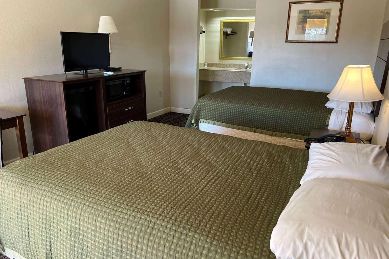 Days Inn & Suites By Wyndham Brewton Exterior foto